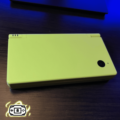 Nintendo DSi Amarillo Matte + 32 GB - Imagen 2